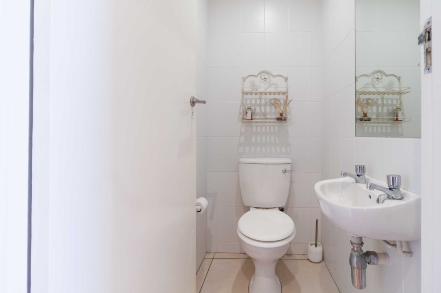 To Let 1 Bedroom Property for Rent in Mouille Point Western Cape